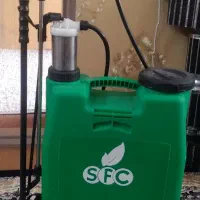 سم پاش و قیچی باغبونی