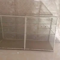دو عدد ویترین وحدودا300آویز به فروش میرسند
