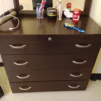 تعدادی لوازم منزل سالم و مرتب