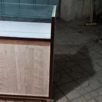 یک عدد ویترین ام دی اف شیشه ۸ میل چرخ دار|بوفه، ویترین، کنسول|شیراز, فرهنگ شهر|دیوار