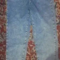 تعدادی لباس ب فروش میرسد