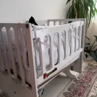 تخت کنار مادر(نوزاد)