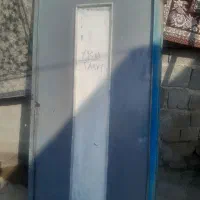 در حیاط ماشین رو