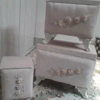 دو عدد باکس لباس یه عدد سطل اشغال اتاق