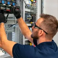 برقکار خدمات برق صنعتی دوربین مداربسته‌