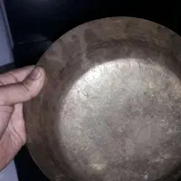 یک بشقاب برنجی بسیار قدیمی|کلکسیون اشیاء عتیقه|تهران, بیسیم|دیوار