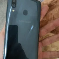 یک عدد گوشی ال سیدی شکسته سالم