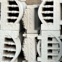 نرده دور باغچه