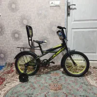 دوچرخه  خوش رنگ   اما صندلی ندارد.