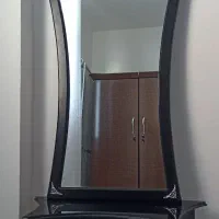 آینه قدی و میز