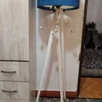 اباژور ایستاده