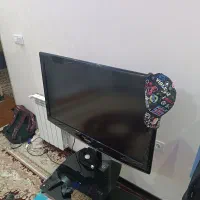 تلوزیون با میز