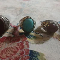انگشتر با سنگ معدنی