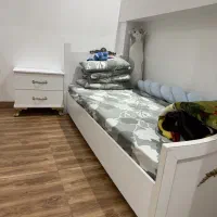 تخت و پاتختی