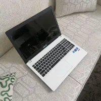 لپ تاپ ASUZ بدون کوچکترین خط و خش