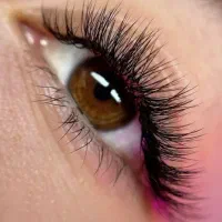 آموزش اکستنشن و کاشت مژه، خدمات کاشت مژه