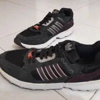 کتونی آدیداس سایز ۴۱ رویه چرم طبیعی