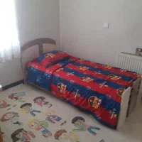 تخت و میز تحریر
