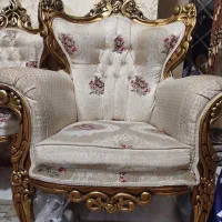 مبل سلطنتی ۷ نفره با دو عدد میزبان