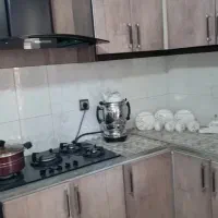کابینت به همراه گاز و هود و سینک و دوتا دکور چوبی|آب‌چکان و نظم‌دهنده ظروف|اشتهارد, |دیوار
