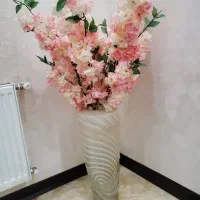 گل ب همراه گلدان