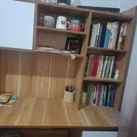 کتابخانه و میز تحریر