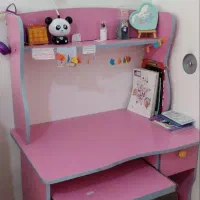 میز تحریر و کامپیوتر