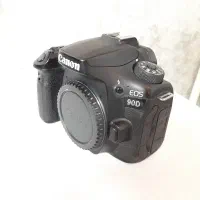 دوربین D90  با لنز ۵۰ ۱/۸ در حد آکبند