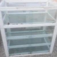 ویترین شیشه ای