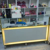 ویترین و قفسه