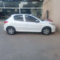 ماشین بسیار تمیز کف پوش و روکش بی نقطه