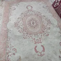 دو عدد فرش نه متری ،شش عدد پشتی ،دو عدد پرده
