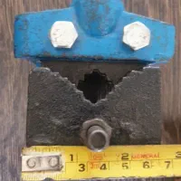 گیره لوله گیر به همراه یک جفت فک بالا و پایین