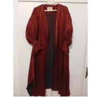 چندین لباس دارم