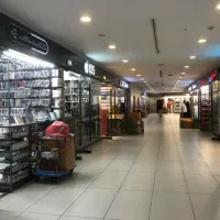 مغازه-دور-میدان-اصلی