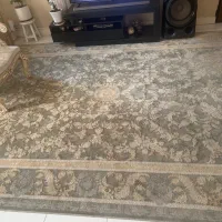 فرش ابریشمی. ماشینی رنگ طوسی طلایی ،گل برجسته