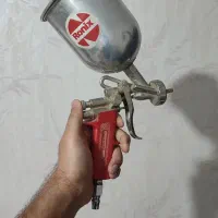 پیستوله، تبر و گوشی محافظ
