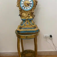 ساعت رو میزی به همراه میز ست چوبی ورق طلا