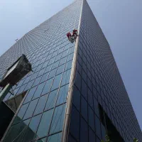 کار در ارتفاع.پیچ رولپلاک،شستشوی نما