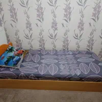 تخت نوجوان (بدون تشک) و دراور کوچک کنار تخت|اسباب و اثاث بچه|شاهین‌شهر, عطار|دیوار