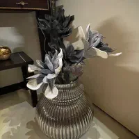 گلدان نقره ای با گل