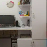 میز تحریر و کامپیوتر