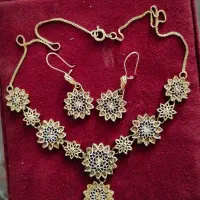 نیم ست گردنبند و گوشواره طلابه قیمت تابلو