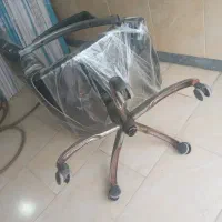 فروش صندلی مدیریت در حد نو + میز عسلی|مبلمان اداری|پارسآباد, |دیوار