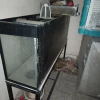 آکواریوم با پایه فلزی