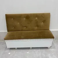 میز و آیینه قدی
