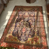 تعدادی فرش دست باف