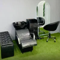 دکوراسیون کامل آرایشگاه با صندلی و میز|آرایشگاه و سالن‌های زیبایی|ملکان, |دیوار