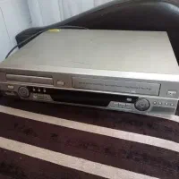 یک عدد DVD