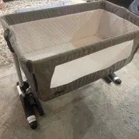 تخت کنار مادر زویه